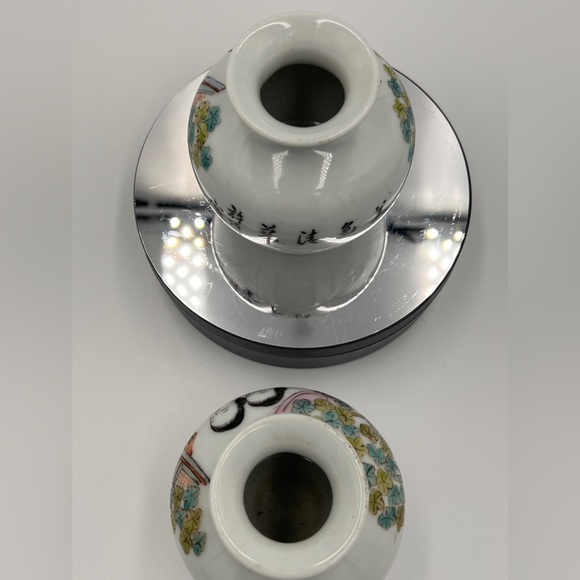 Small Chinese Porcelain Figural Vases - pair - Picture 3 of 8